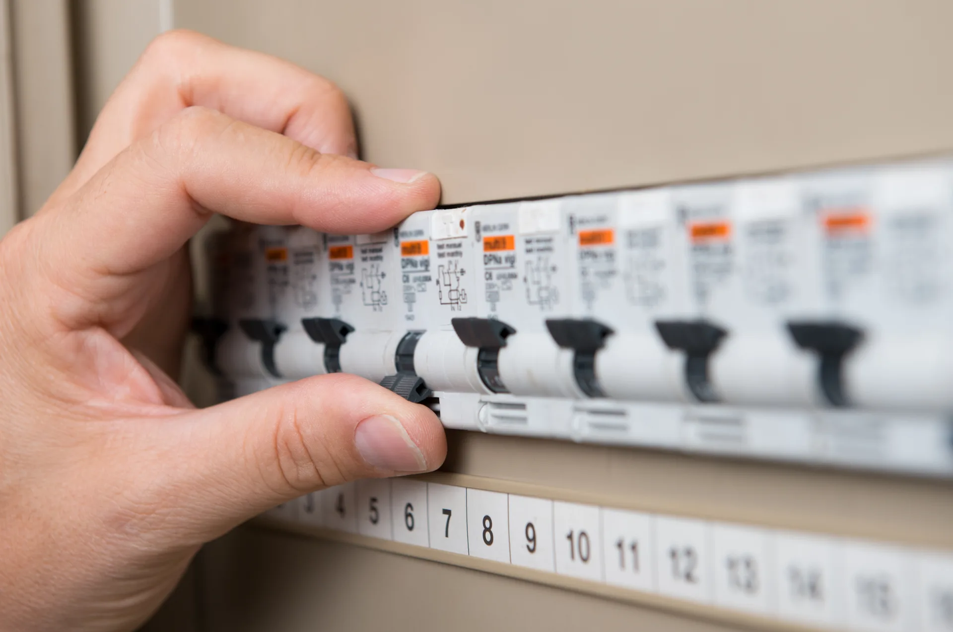 Electrician Cooks Hill, licensed electricians serving Cooks Hill